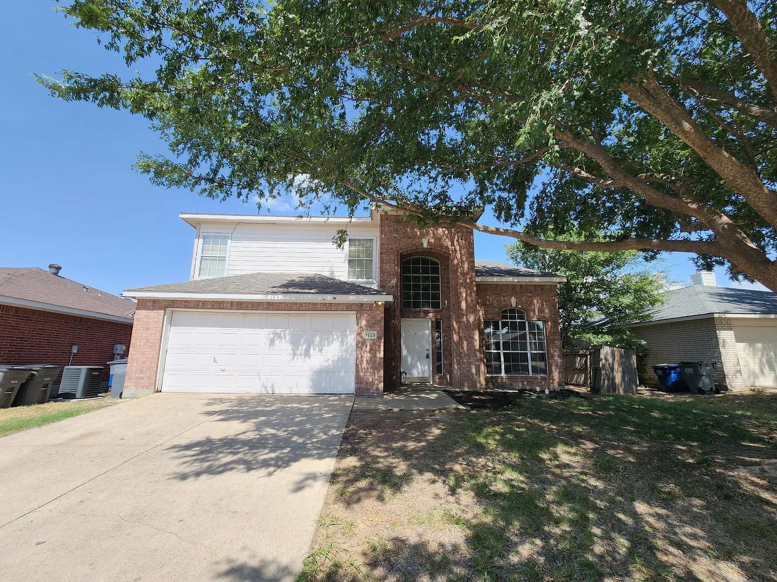 1225 Lake Haven Dr — Photo 1