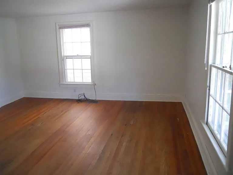 903 Grove St — Photo 6