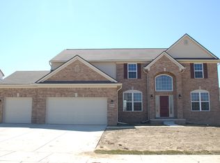 2076 Ravenhill Dr, Sterling Heights, MI 48314