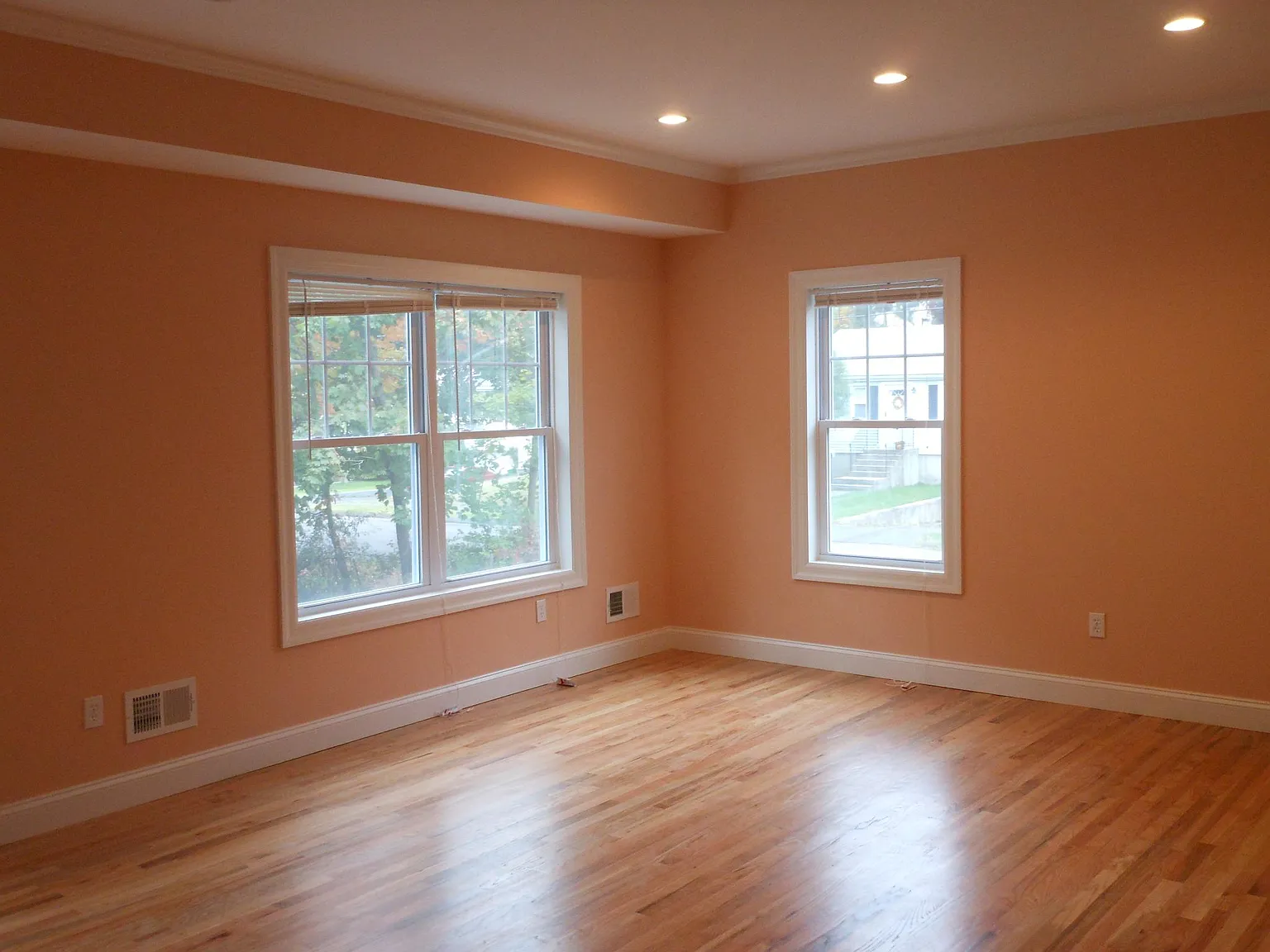 1 bed, 2300 sqft, $1,300 — Photo 4