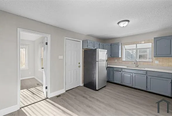 2056 Coleridge Dr — Photo 5