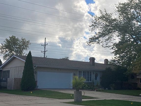 3rd image of 1725 Orchid St