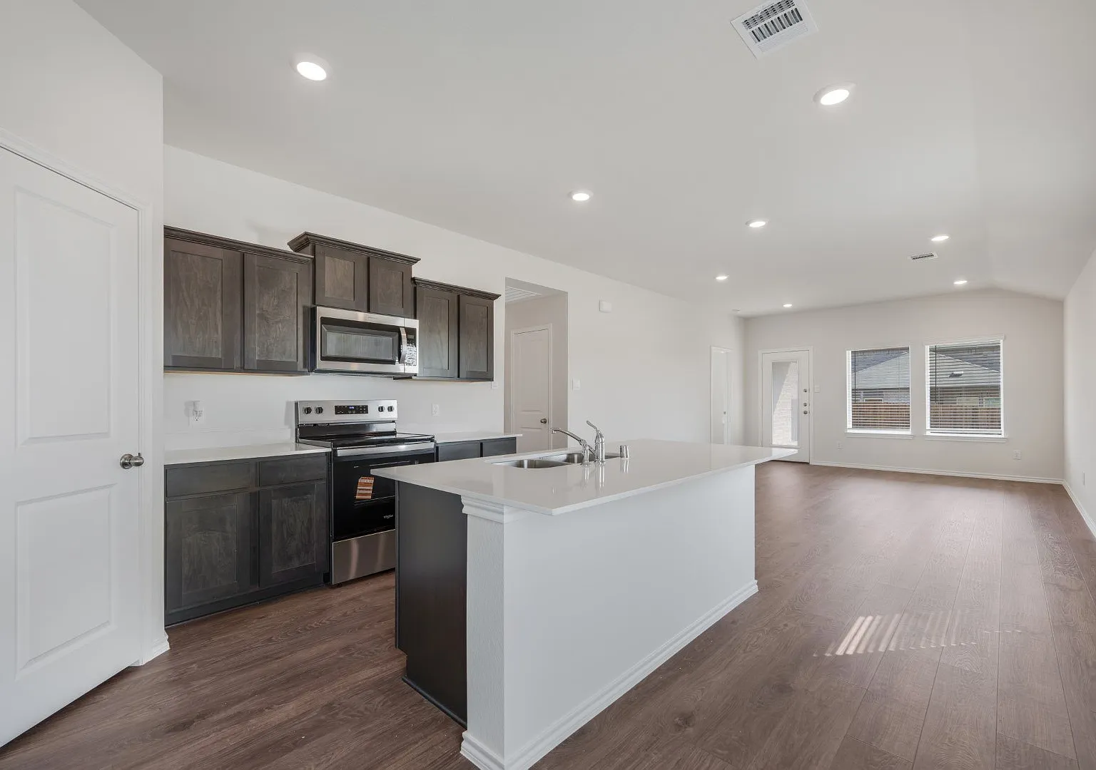 1715 Potomac Ln — Photo 3