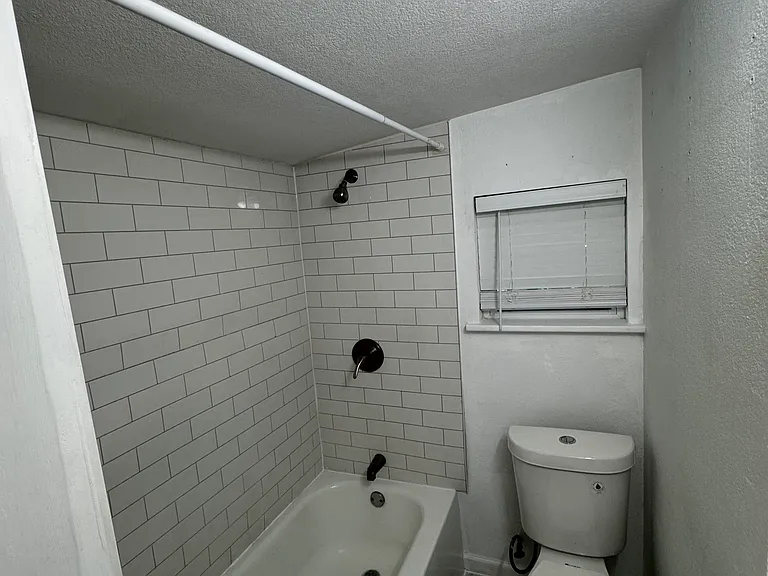 2419 Hondo Ave — Photo 4