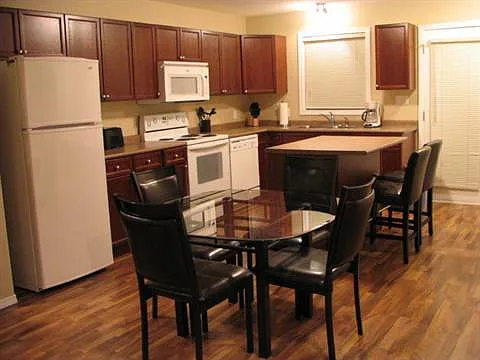 3 bed, 1.5 bath, 1120 sqft, $1,800 — Photo 4