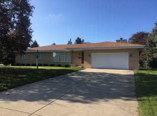 2425 Sheraton Rd, Brookfield, WI 53005