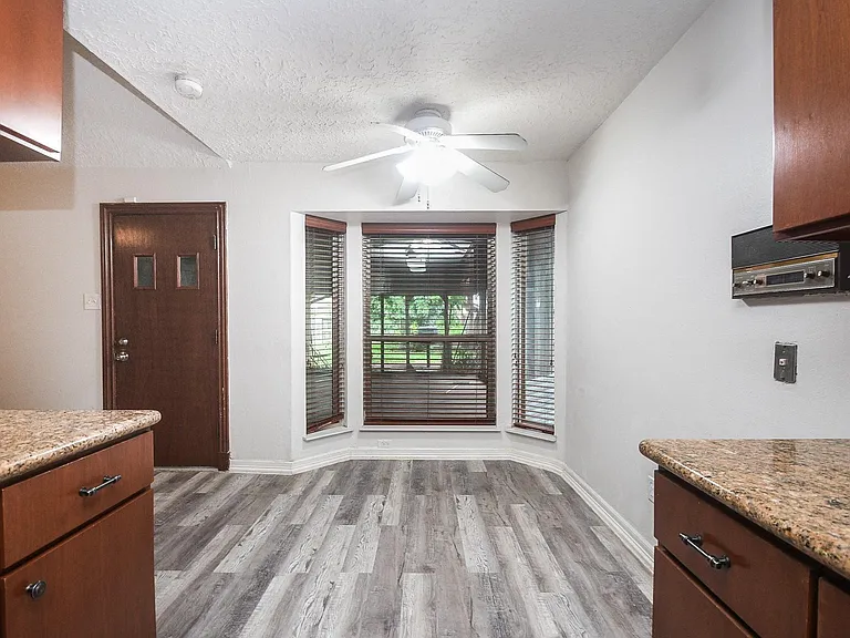 11915 N Hanworth Dr — Photo 13