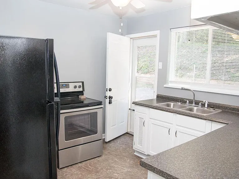 1223 Greenbrier Rd #1 — Photo 25