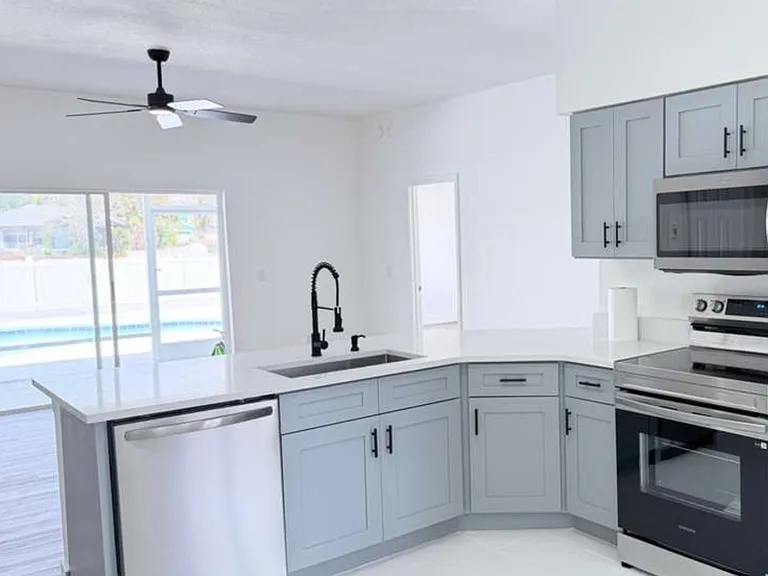 906 Berwick Dr — Photo 7