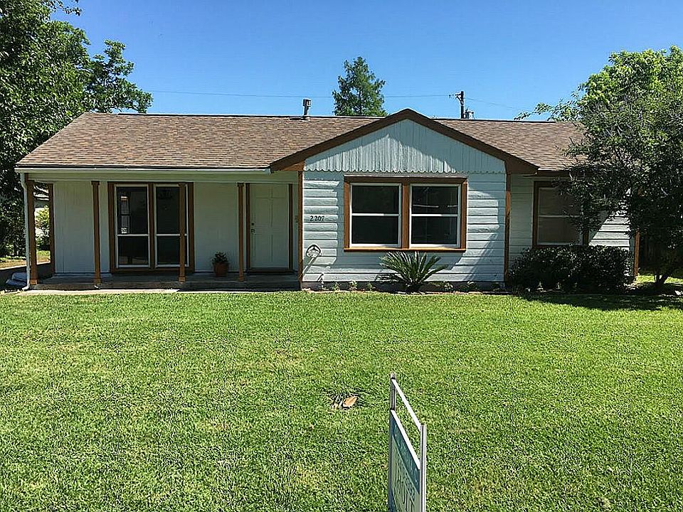 1st image of 2207 7th St