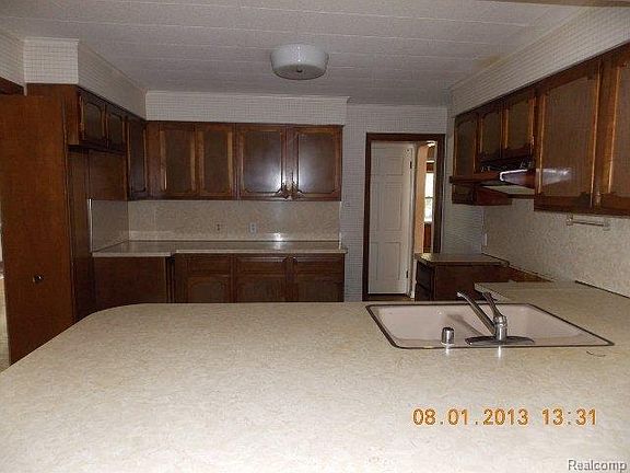 4th image of 18211 Magnolia Ave