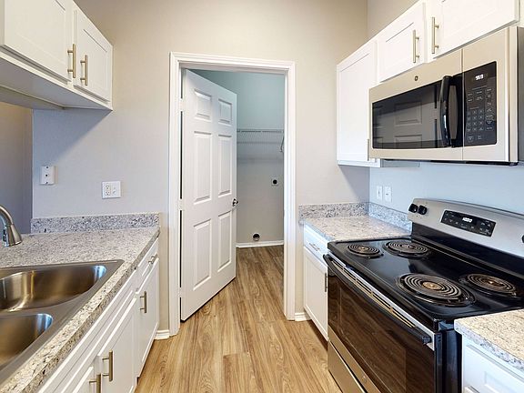 Modern Kitchen with Stainless Steel Appliances