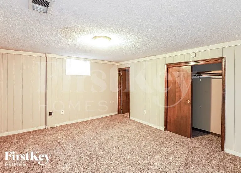 11819 E 60th St — Photo 13