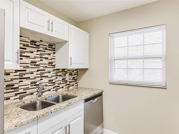 5th image of 27605 Pinecrest Ln