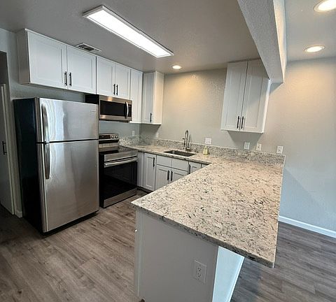 4th image of 2730 Arcadia Dr #2