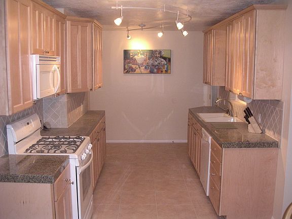 3rd image of 4135 Cass St