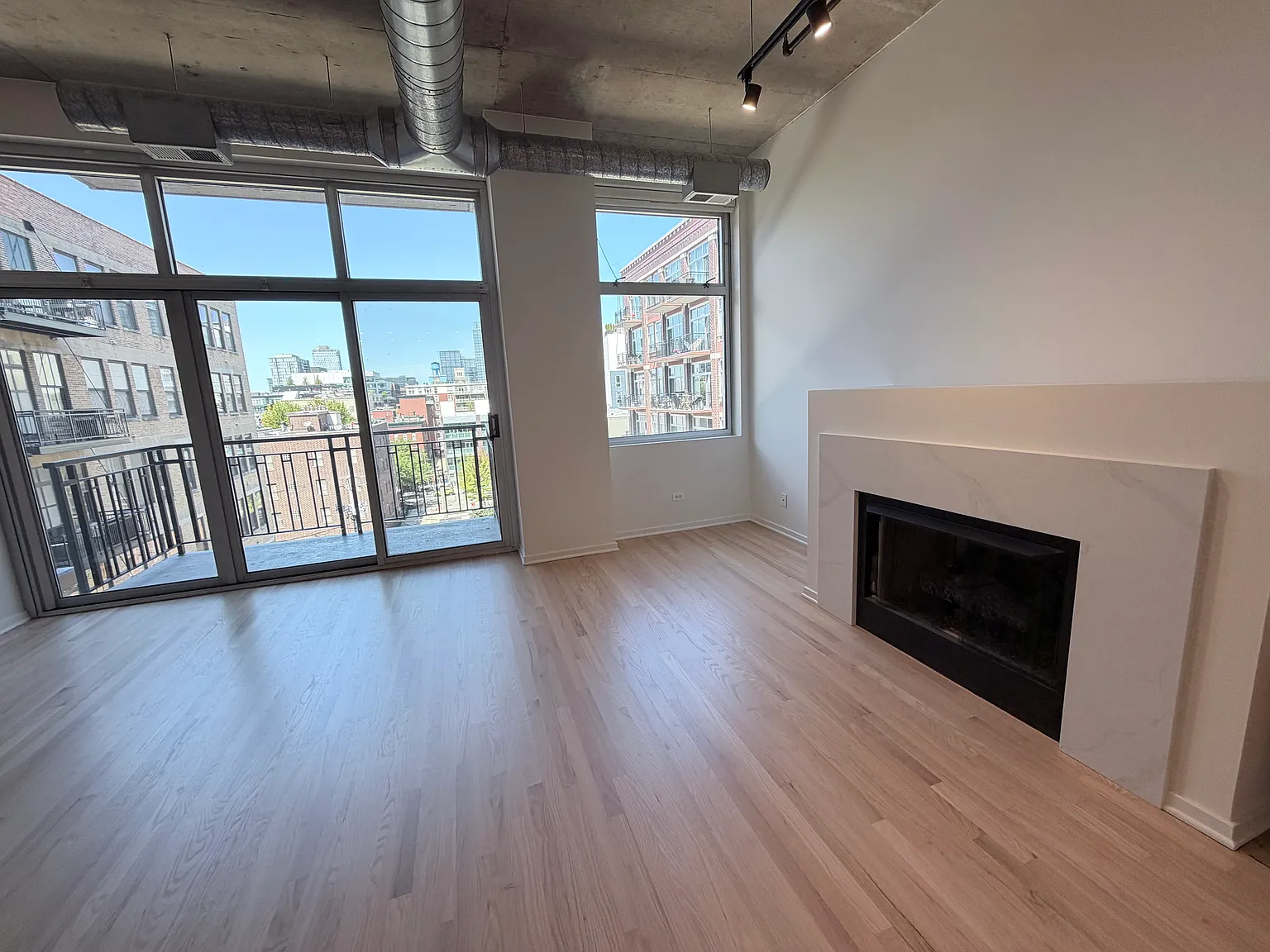 1 bed, 887 sqft, $2,900 — Photo 4