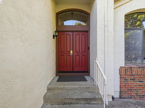 5th image of 43518 Euclid Dr