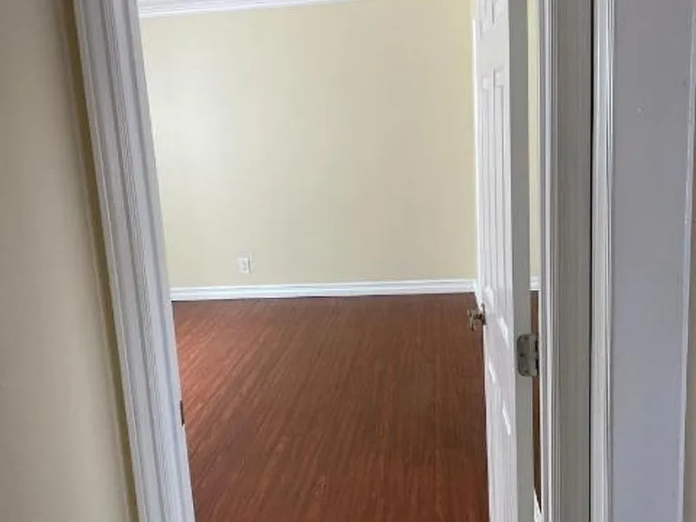 1400 Glenwood Rd — Photo 5