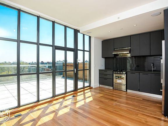 5th image of 608 Franklin Ave #313