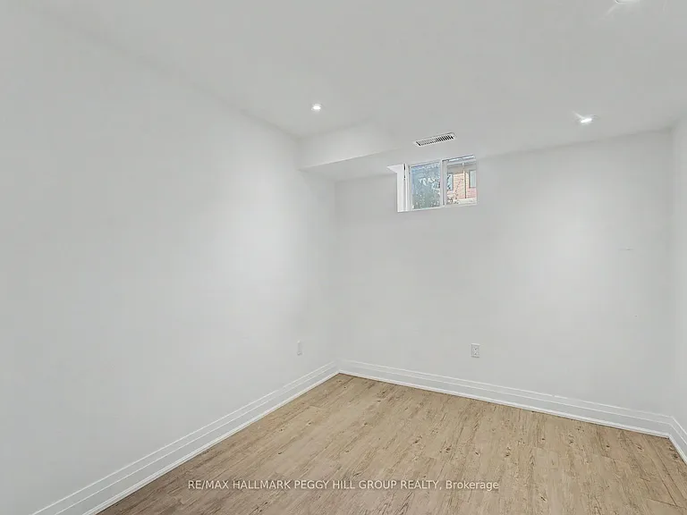 60 Fairlane Ave — Photo 8