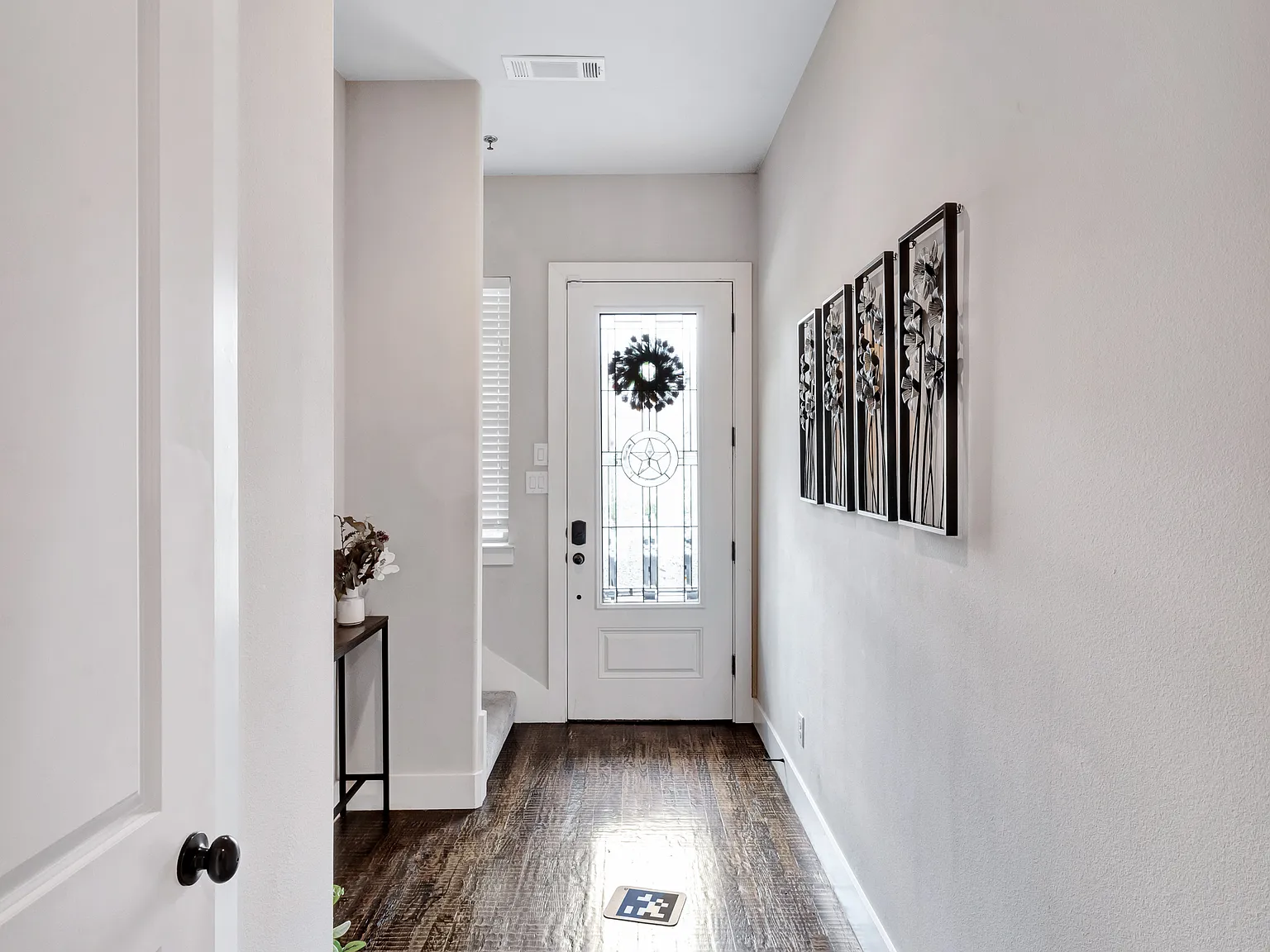 4 bed, 2.5 bath, 1900 sqft, $5,355 — Photo 4