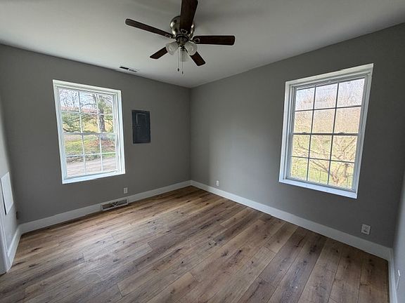 4th image of 430 Bunkerhill Dr