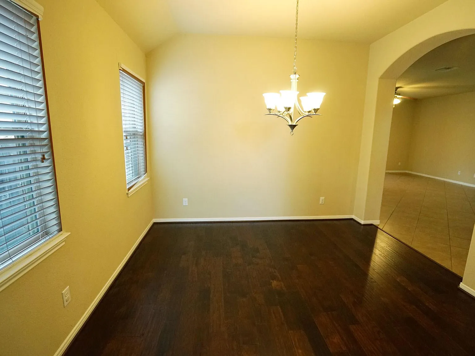 4 bed, 2.0 bath, 2407 sqft, $2,200 — Photo 3