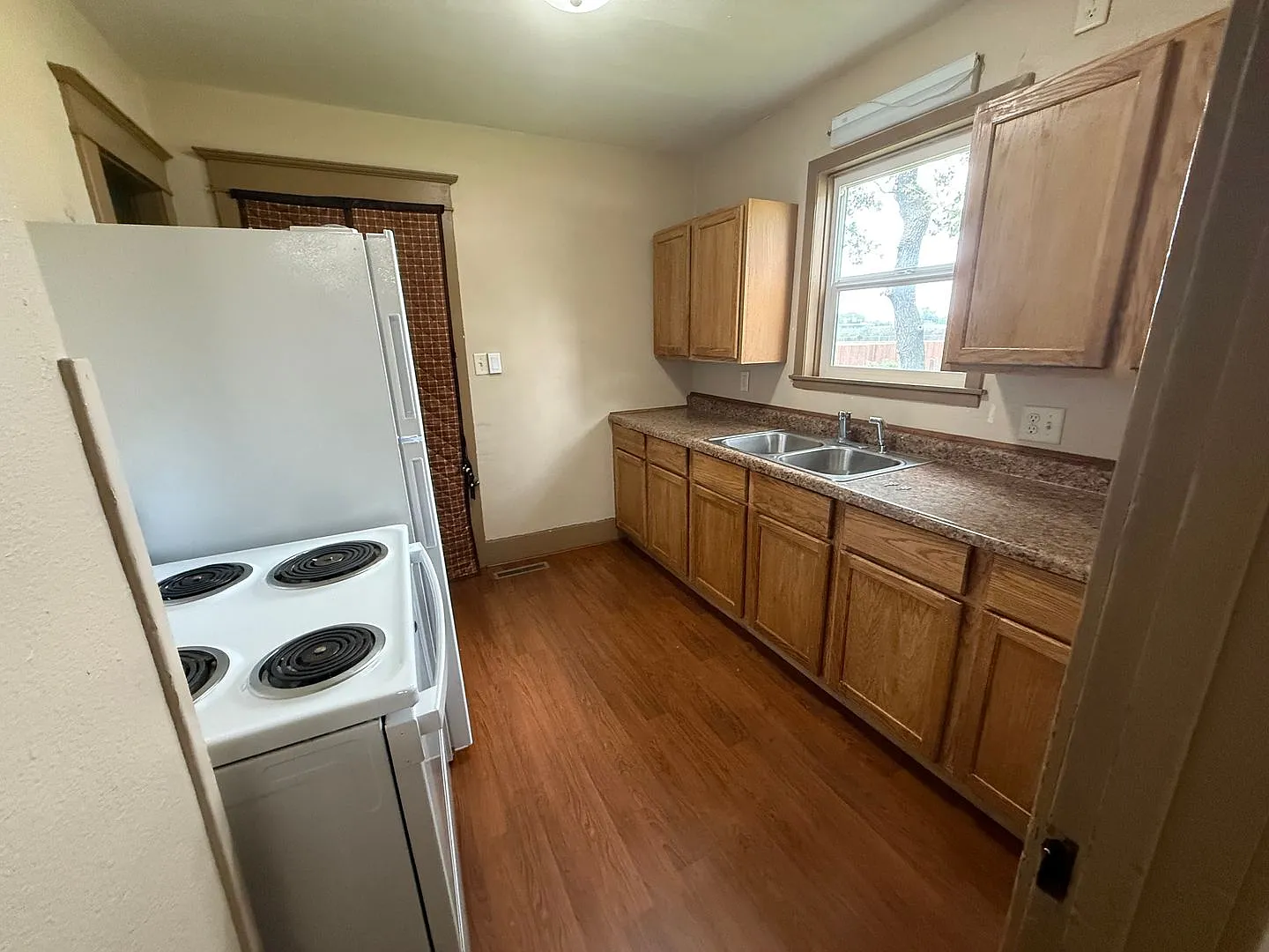 3 Bed 1 Bath + Bonus Room and Yard — Photo 2
