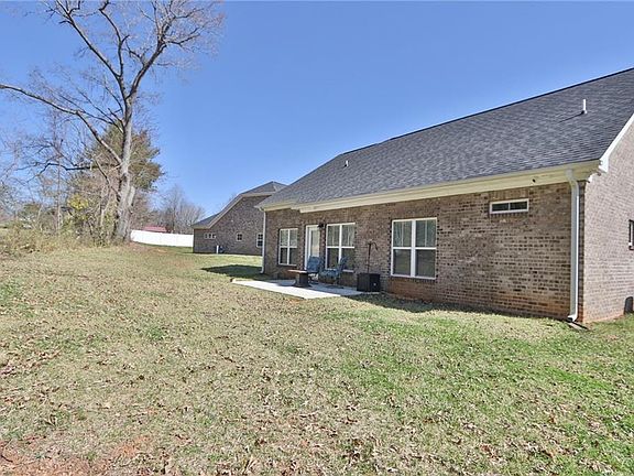 2nd image of 439 Fernwood Dr
