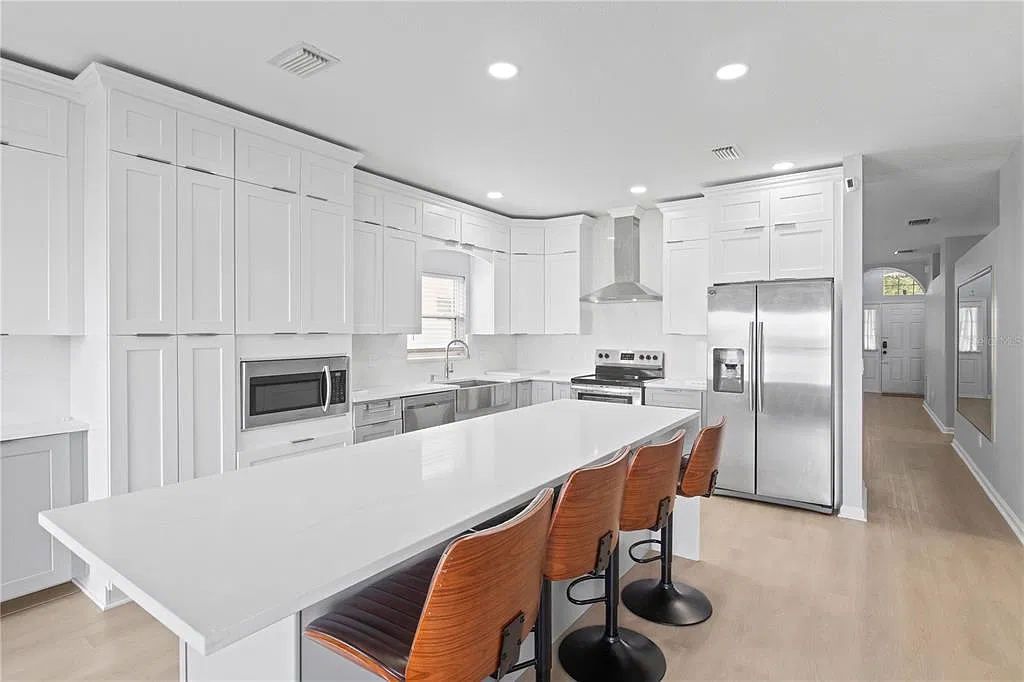 4 bed, 2.0 bath, 2062 sqft, $2,850 — Photo 4
