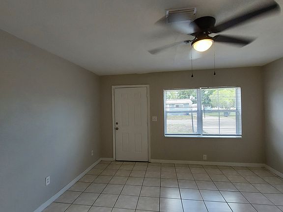 3rd image of 722 W Cleveland Ln