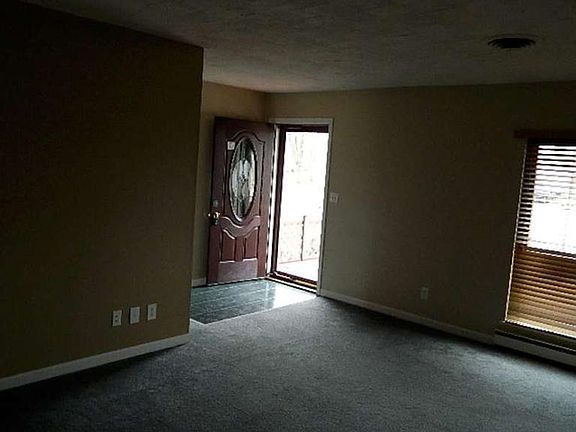 3rd image of 90 N Hillcrest Dr