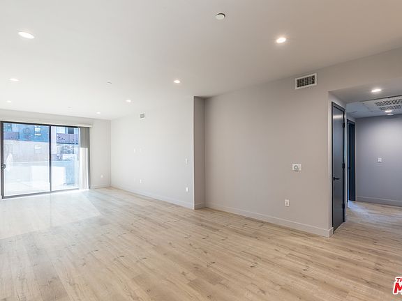 2nd image of 900 Wilcox Ave Penthouse 1