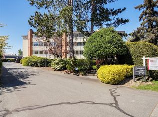 Edgeware Place, Sidney, BC V8L 2X3