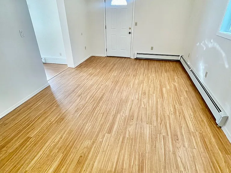202 Princess Dr — Photo 3