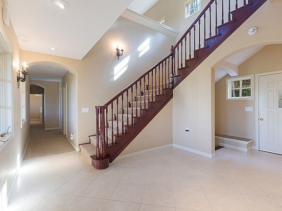 4th image of 1581 Squires Dr