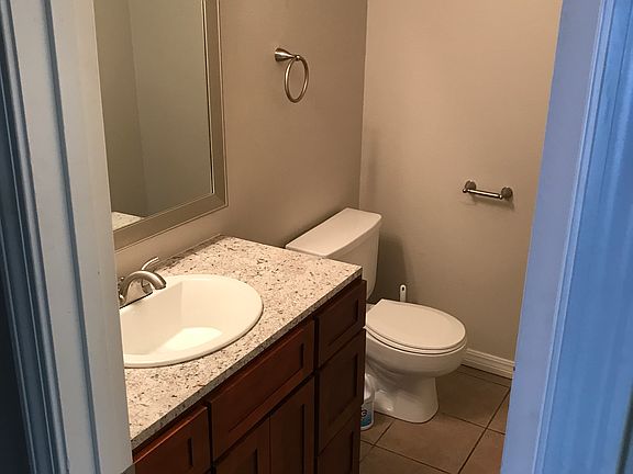 4th image of 818 Hardy Springs Cir APT A