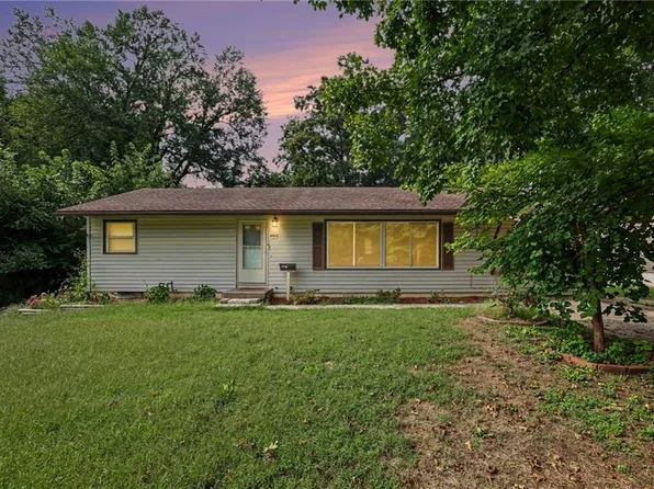 4411 E 138th St, Grandview, MO 64030