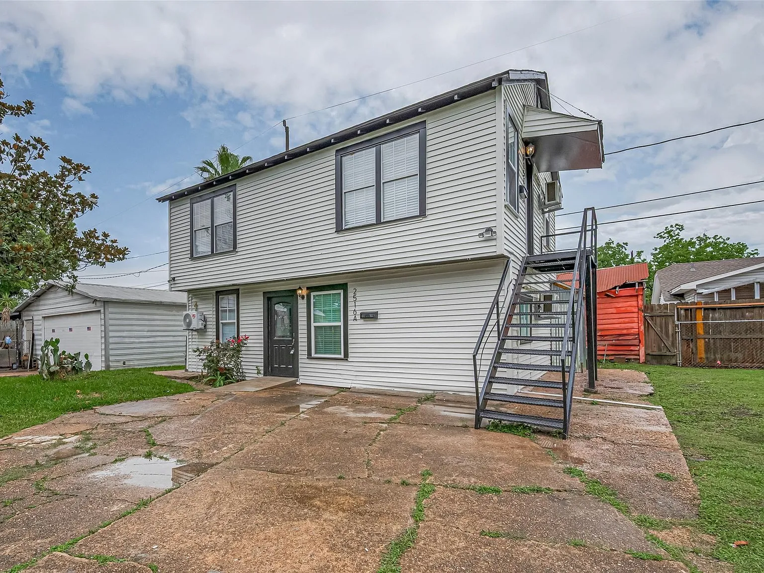 2 bed, 1.0 bath, 690 sqft, $1,400 — Photo 3