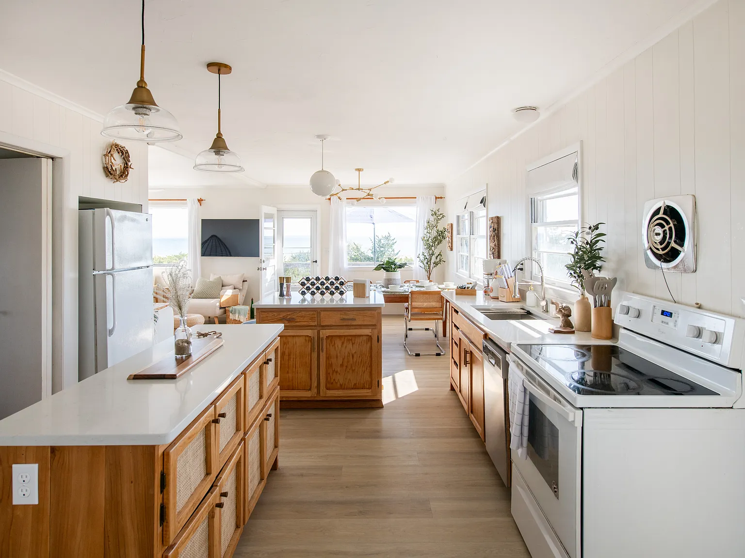 Charming Bungalow on the Bay — Photo 3