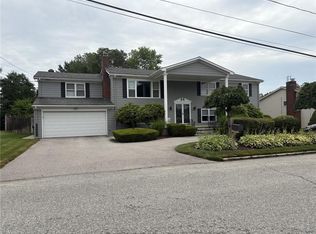 19 Oakhurst Dr, Smithfield, RI 02828