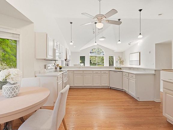 4th image of 315 Oak Ridge DRIVE