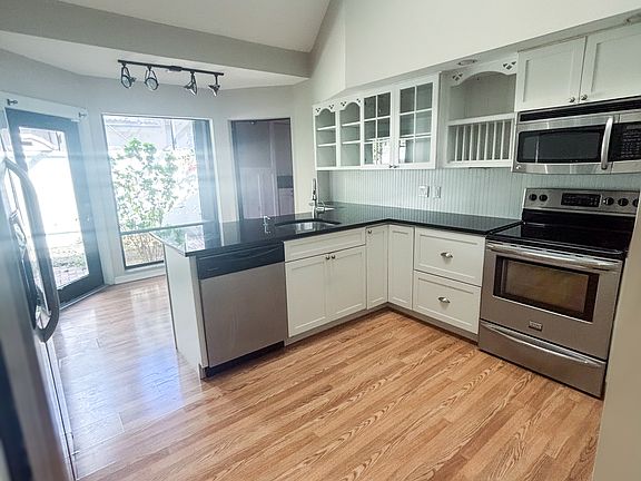 5th image of 4494 Ascot Cir N