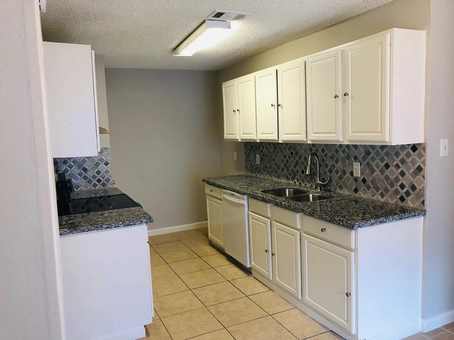 3 bed, 1.5 bath, 1249 sqft, $1,650 — Photo 3