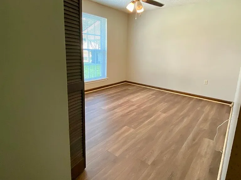 1331 Knollhaven Dr — Photo 9