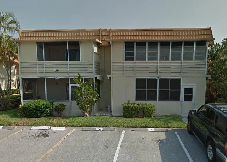 233 Brittany E — Photo 2