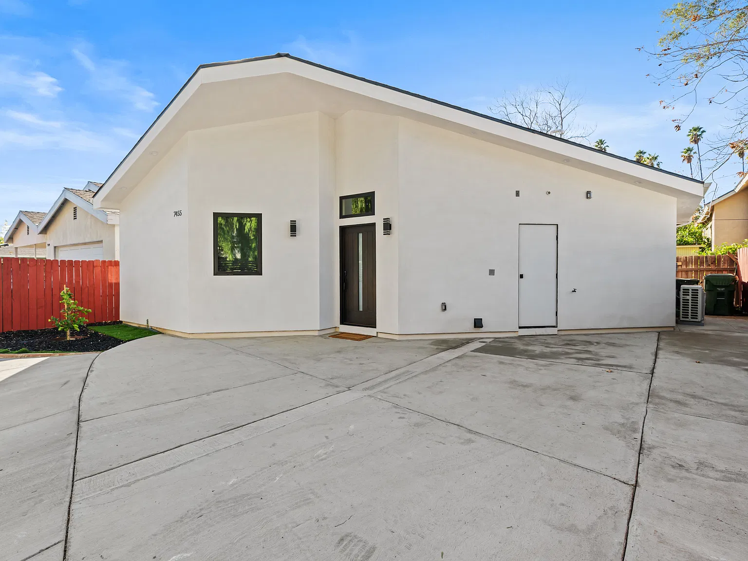 3 bed, 1200 sqft, $3,700 — Photo 3