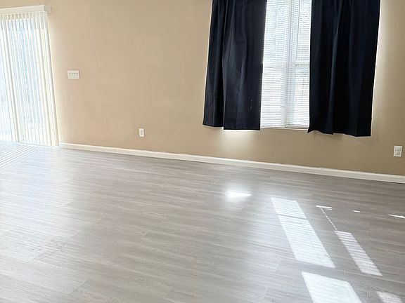 3rd image of 2419 Deerfield Blvd