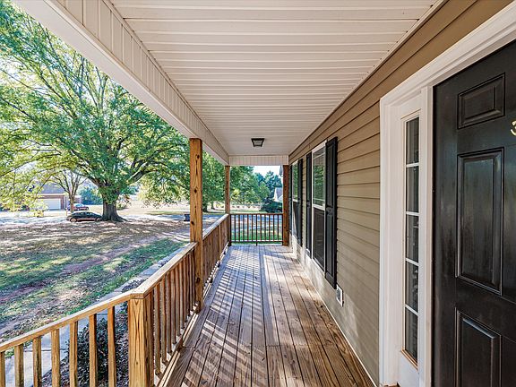 5th image of 205 Seven Oaks Drive